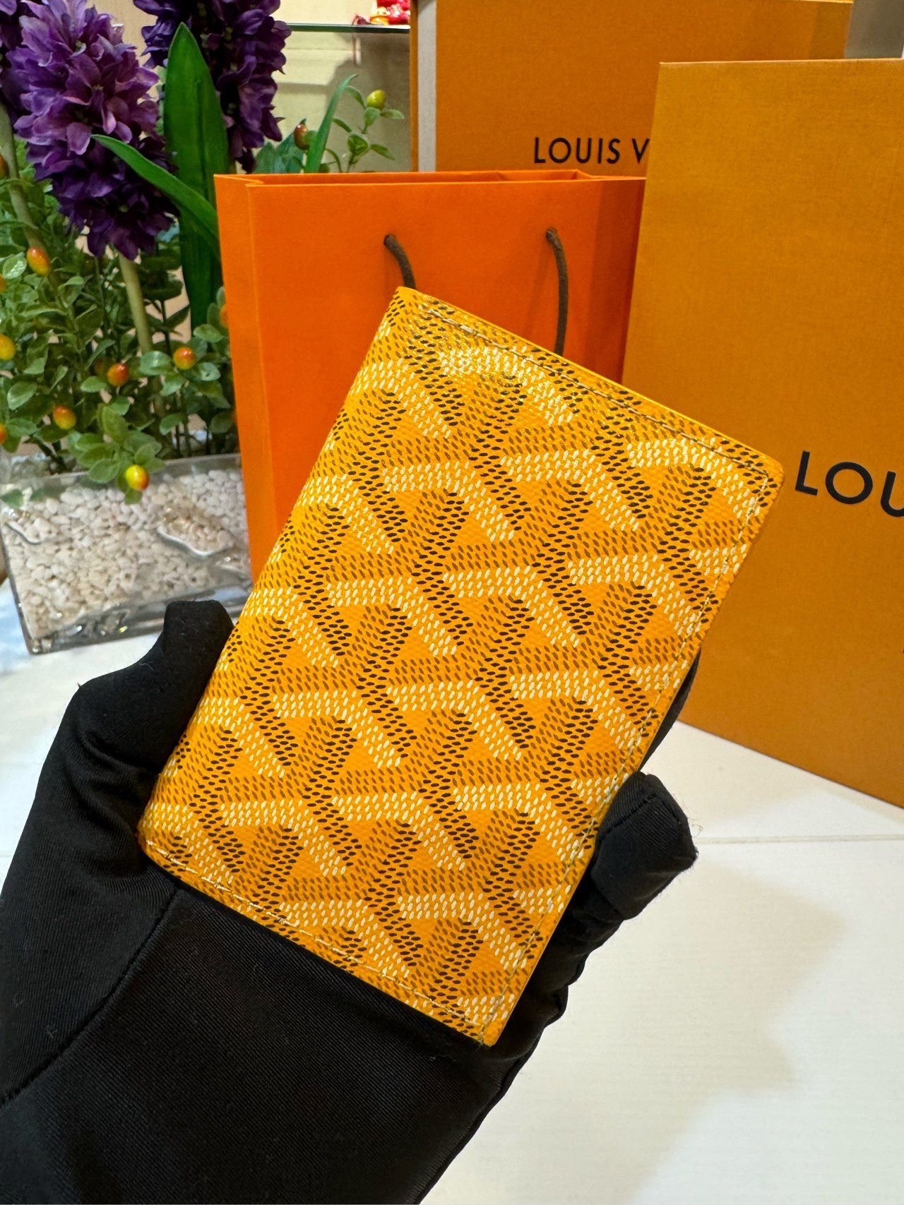 Pre-owned Goyard wallet / yellow