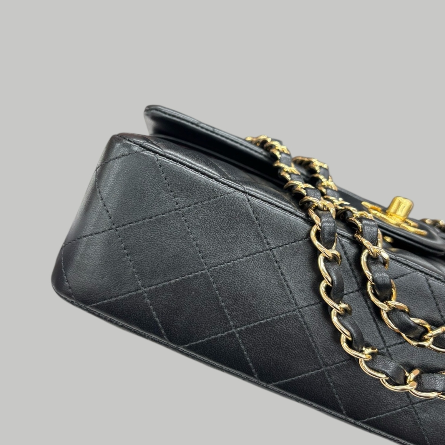 Chanel Lambskin CF25 羊皮金扣