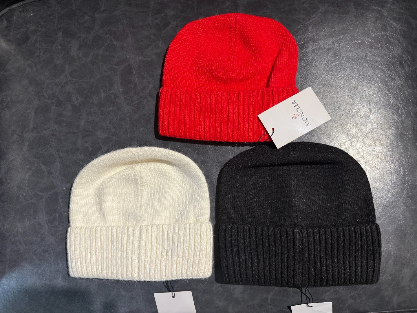 【現貨】【原單】MONCLER 大標logo羊毛冷帽 膠袋裝