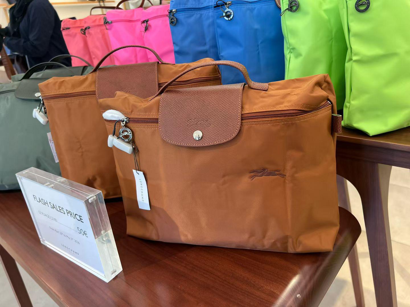 Longchamp outlet 尼龍公事包💼 Flash sale 好抵哦👍🏻手快有✋🏻✋🏻