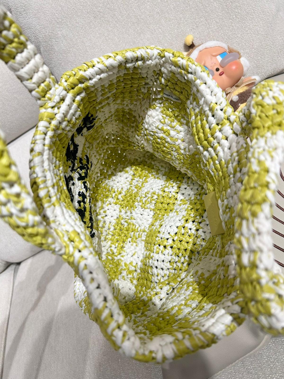 Prada Raffia bag 100%Authentic, 98%new ✅dust bag