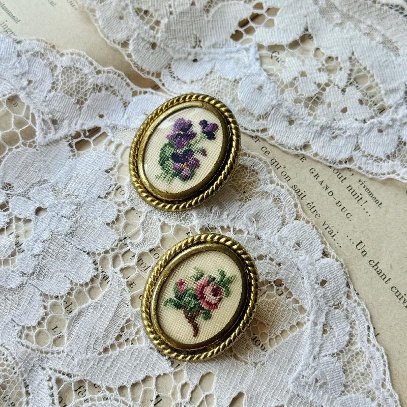 Vintage Mid-Century Rose & Forget Me Not Petit Needlepoint Brooch Pair(MT2346)