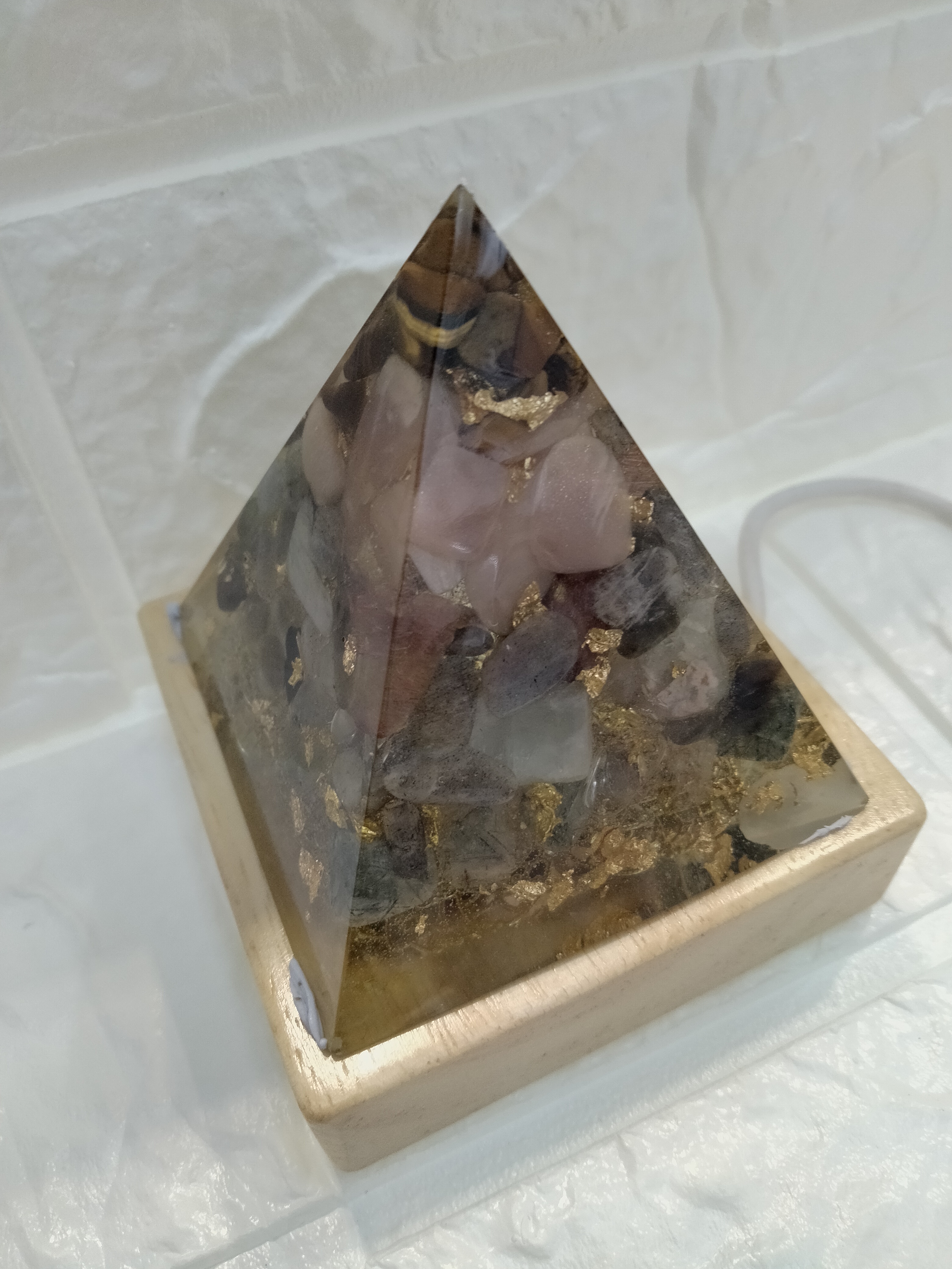 天然水晶能量塔（6×6 cm） 虎眼石,太陽石,拉長石,綠髮,銅髮