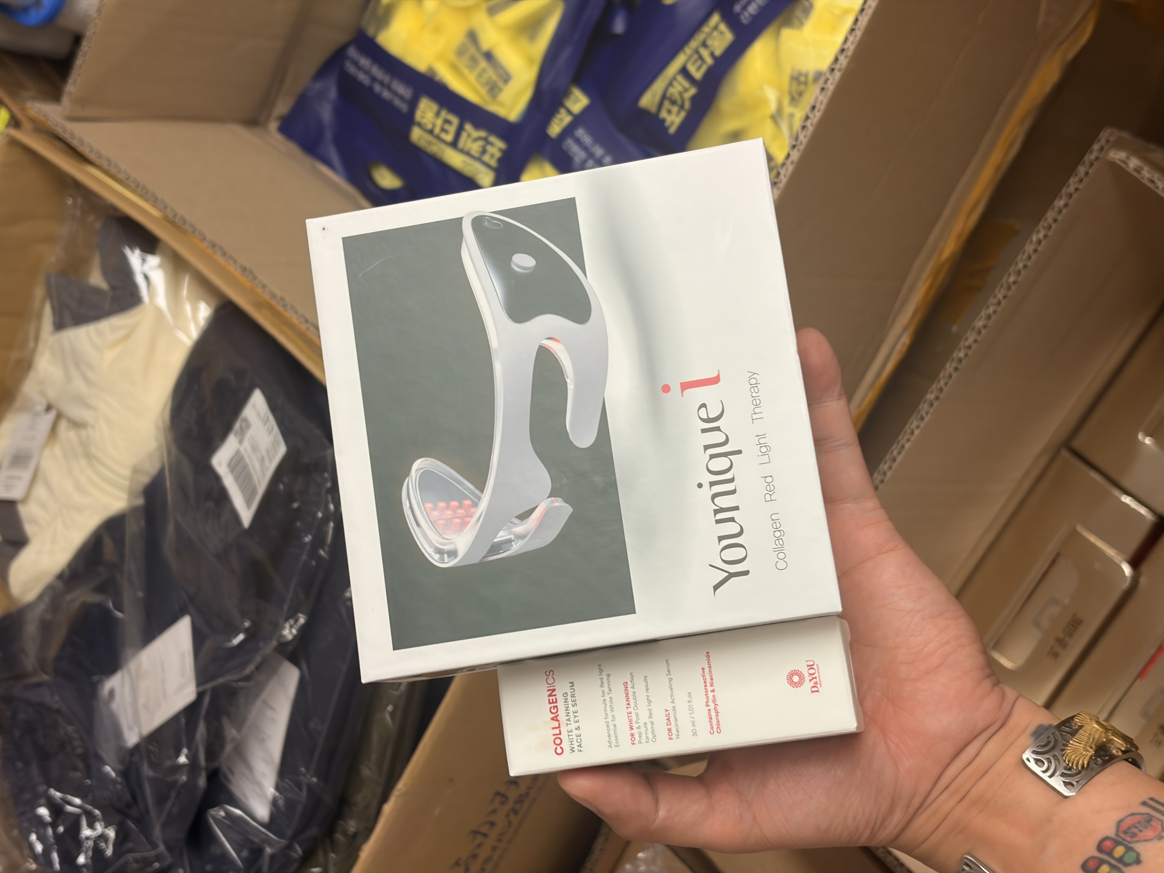 YOUNIQUE I COLLAGEN RED LIGHT EYE THERAPY 633nm LED 眼部美容儀 送 美白精華安瓶
