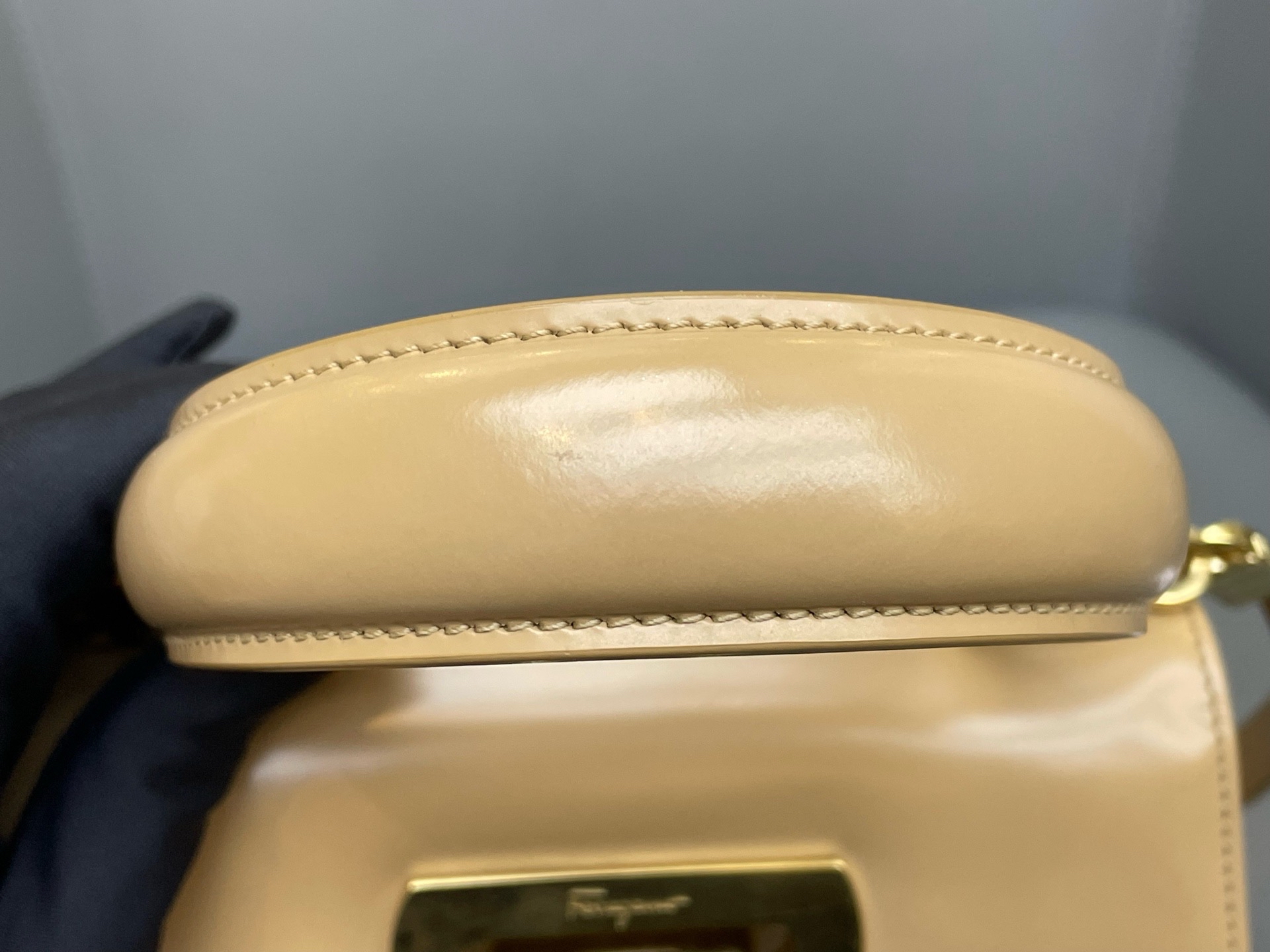 【預訂貨品】Ferragamo現代款奶茶色mini tote