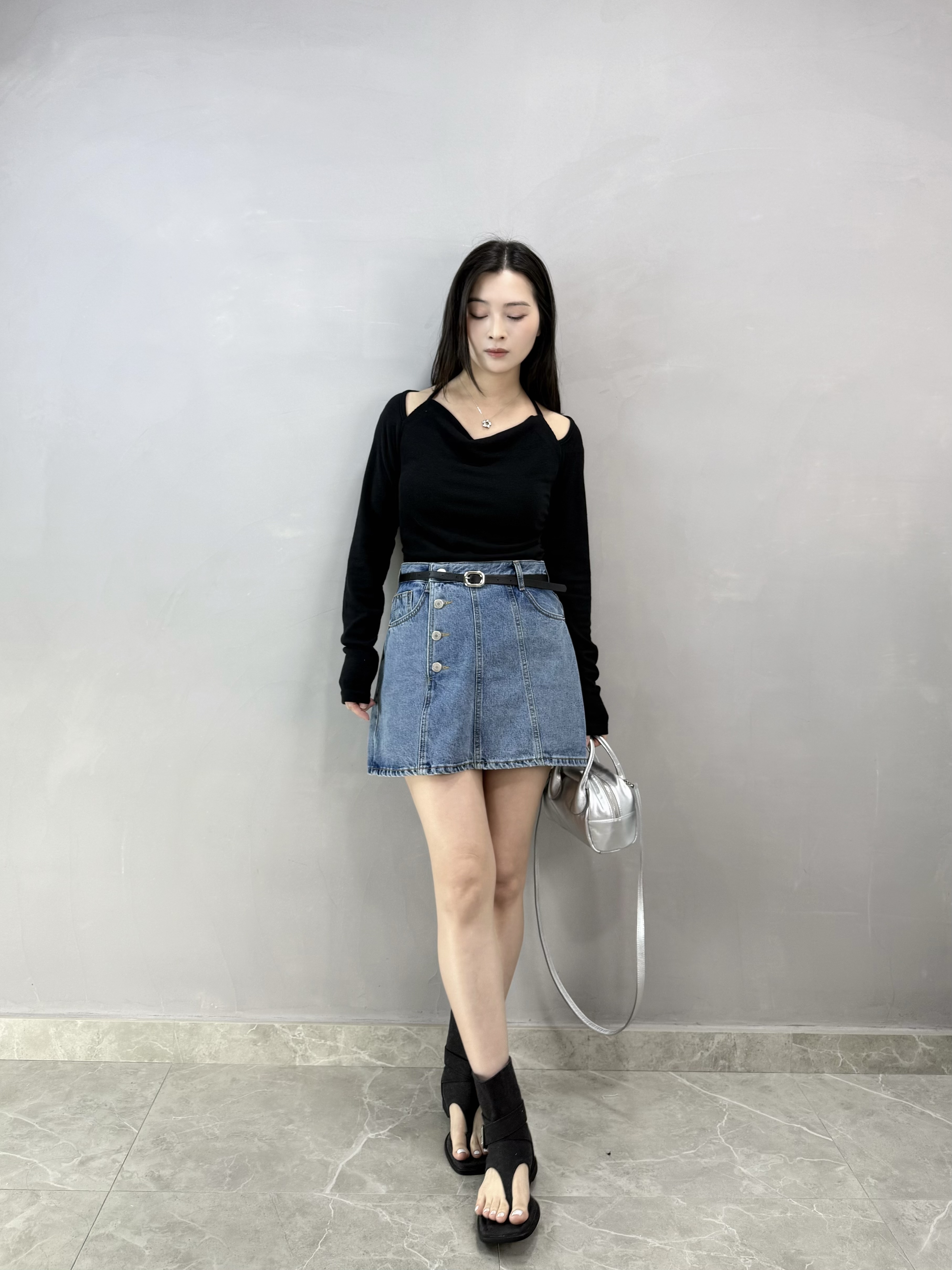 I75 側扣車骨牛仔裙褲