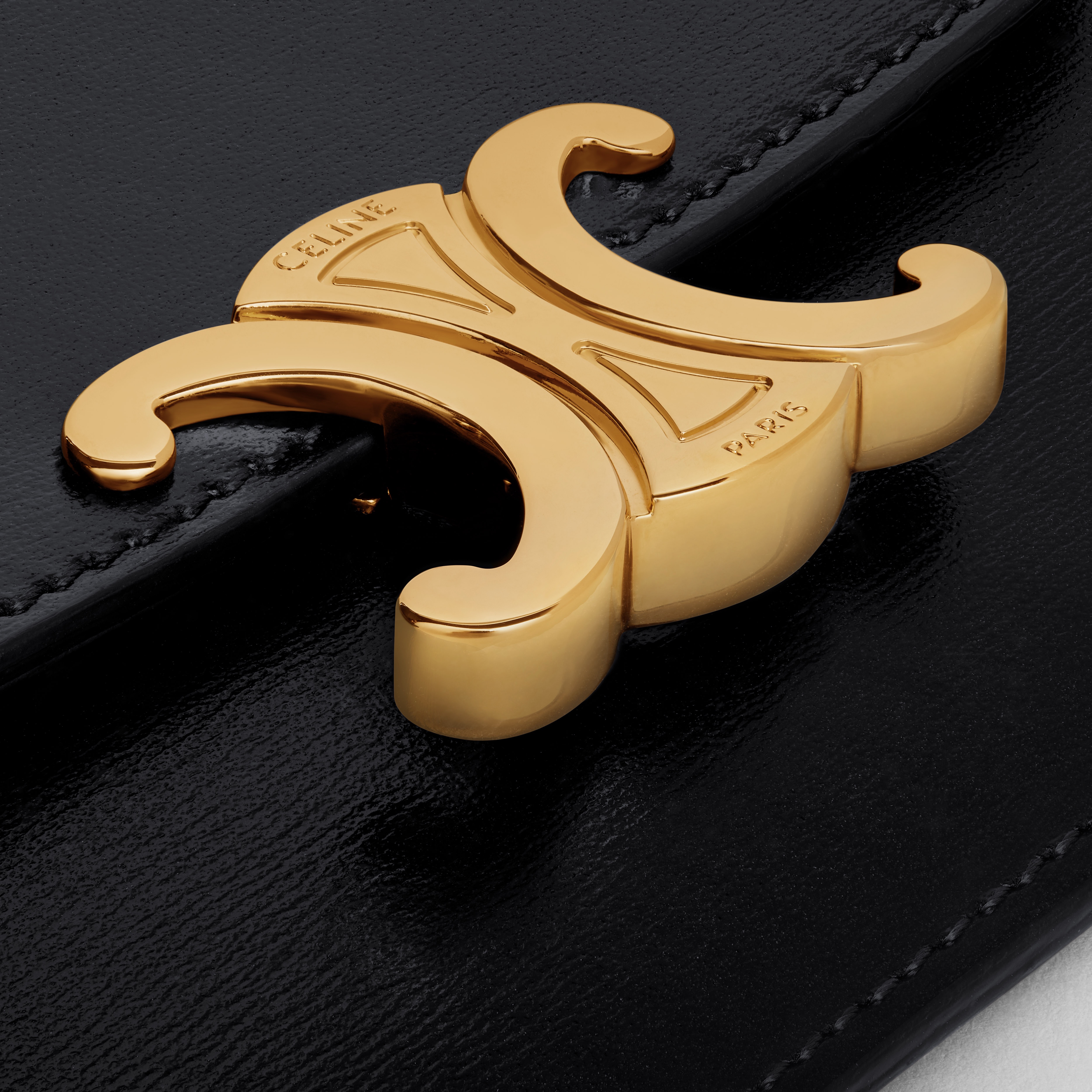 Celine 女士 亮澤牛皮革翻蓋卡包均碼碼10.5cm*1cm*7cm 