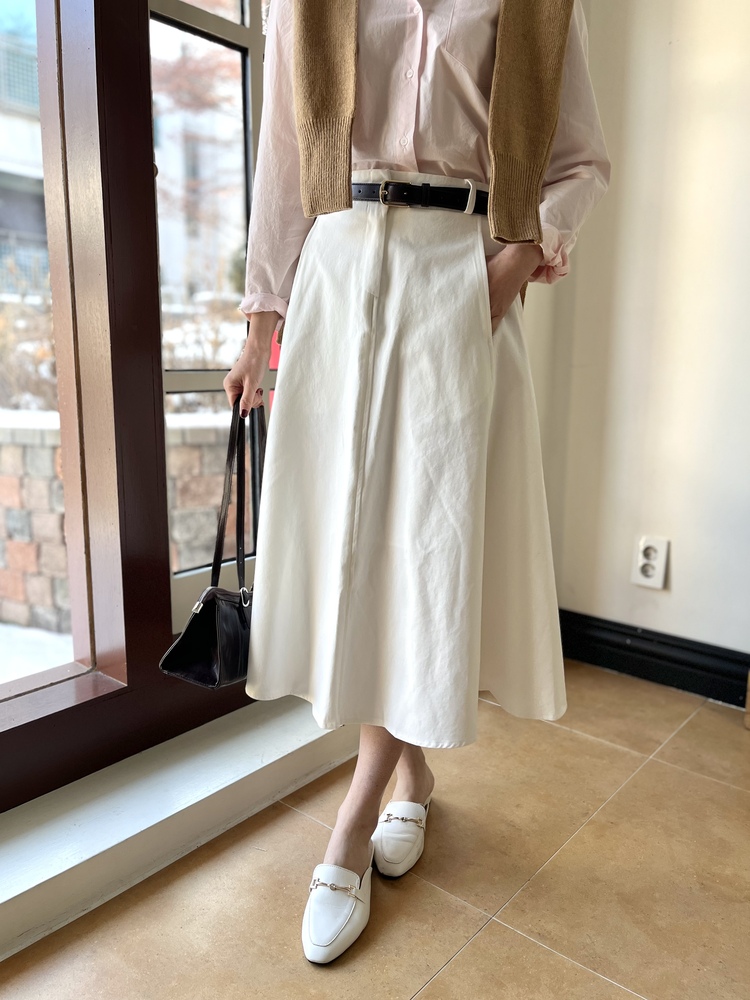 The Signature Flare Skirt (Ivory)