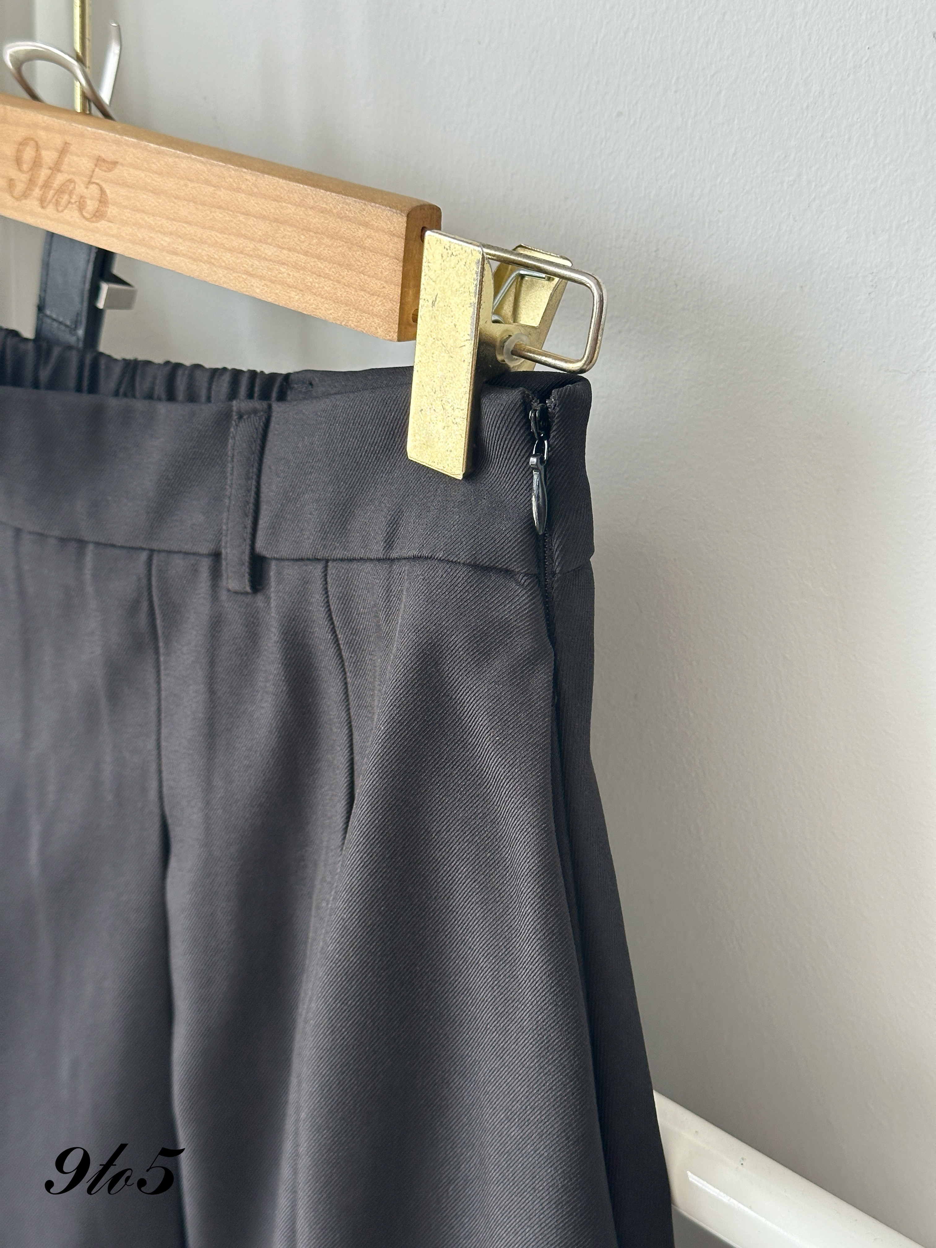 S1891 A Line Pleated Skirt - Black & Khaki