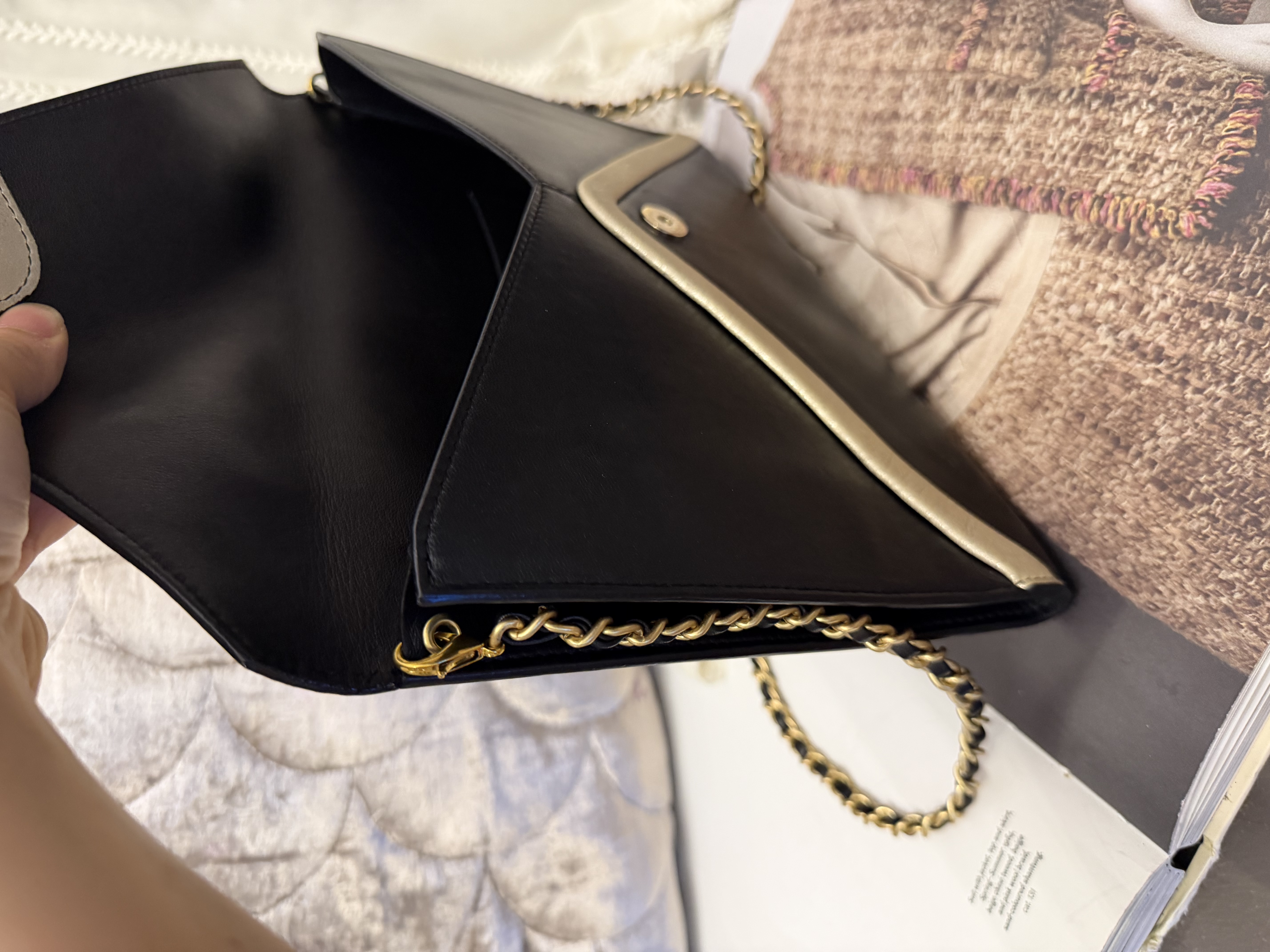 chanel cc black ENVELOPE flap clutch black lamb GHW