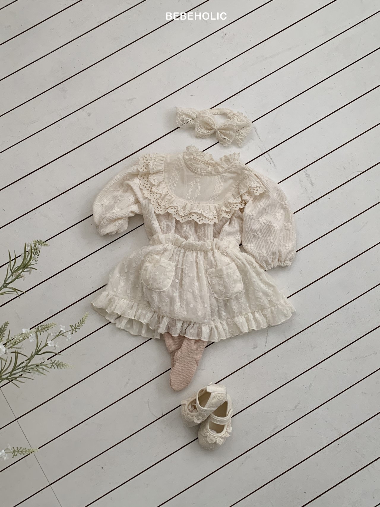 🌸預訂 韓國直送🌸🇰🇷BEBEHOLIC兩色法式絲帶蕾絲半身裙