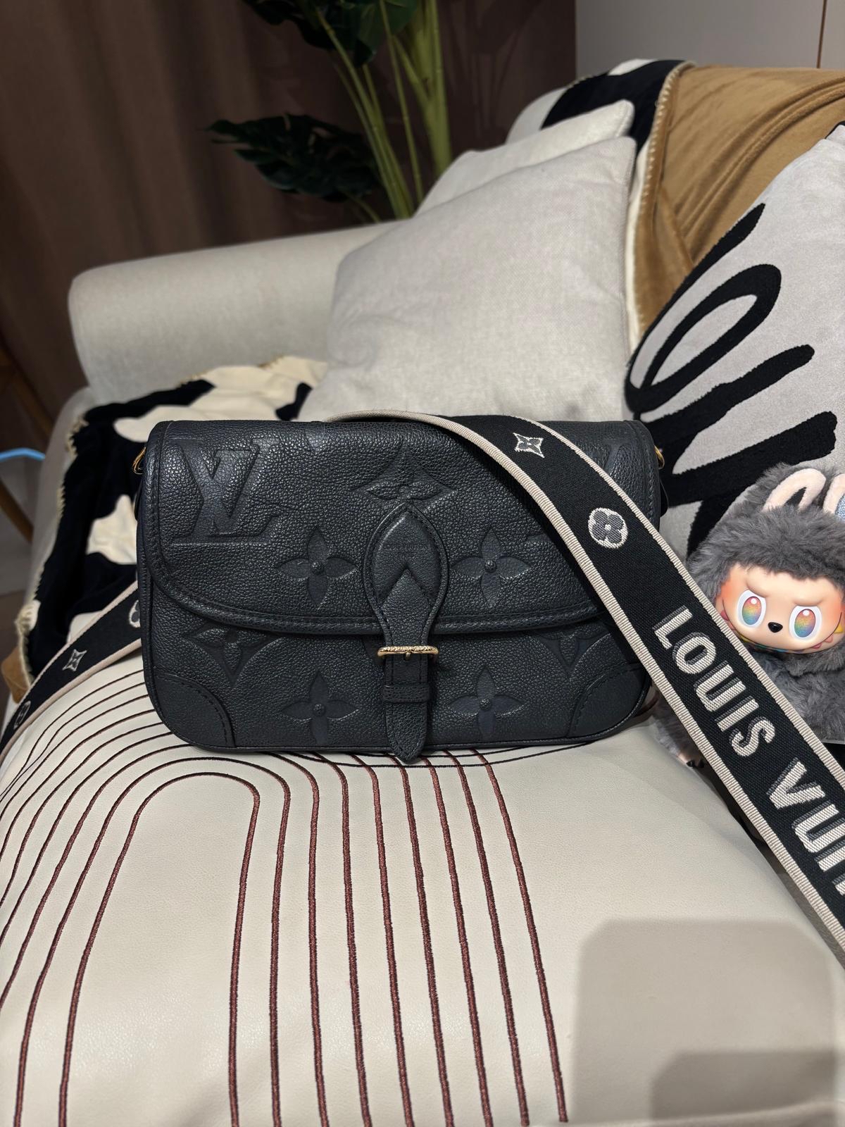 LV Diane Crossbody Bag 100%Authentic, 88%New ✅Dust bag