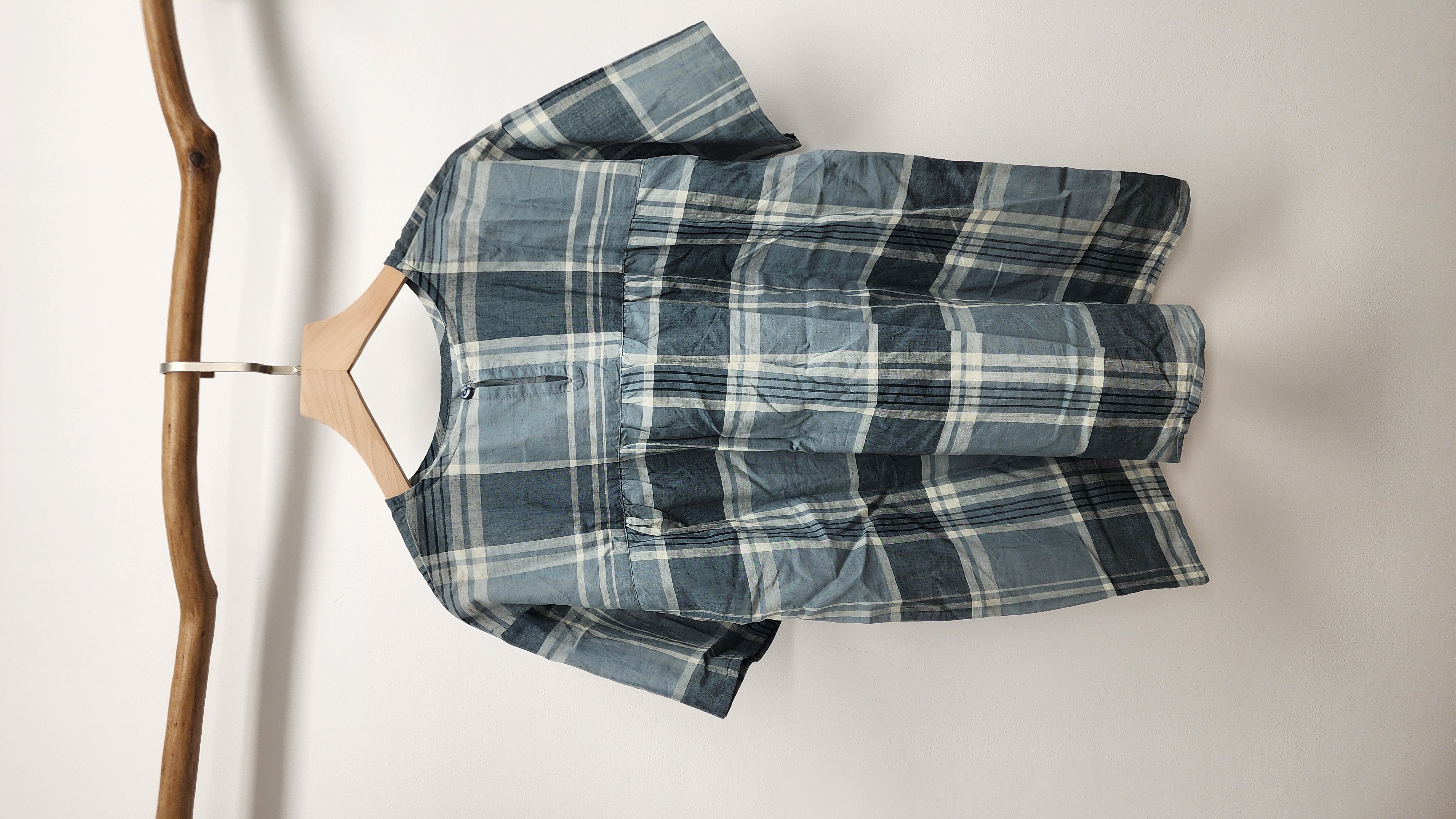 日牌灰藍格仔棉麻衫