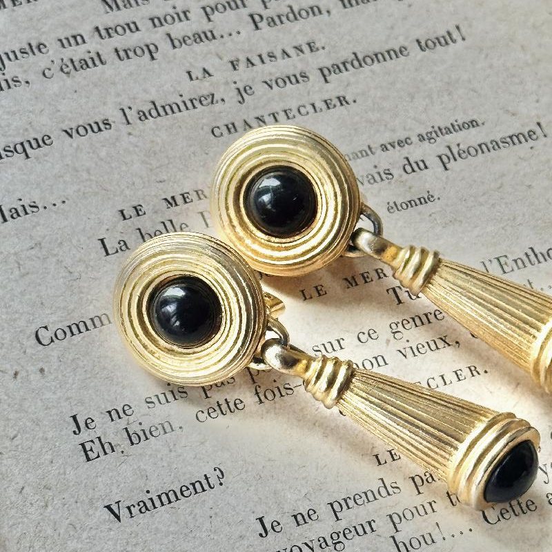 C.a.1980s Neo-Classical Black Cabochon Drop Clip Earrings(MT2455)