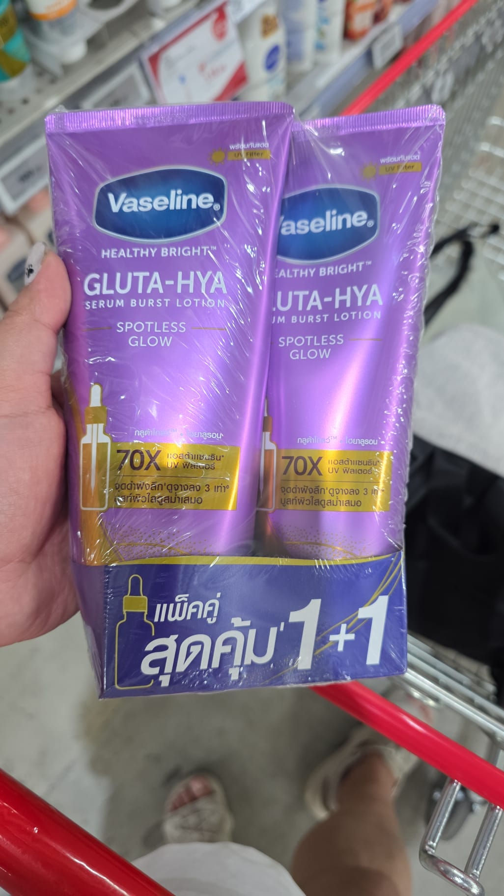 Vaseline 的Healthy Bright Gluta-Hya Serum Burst Lotion Spotless Glow