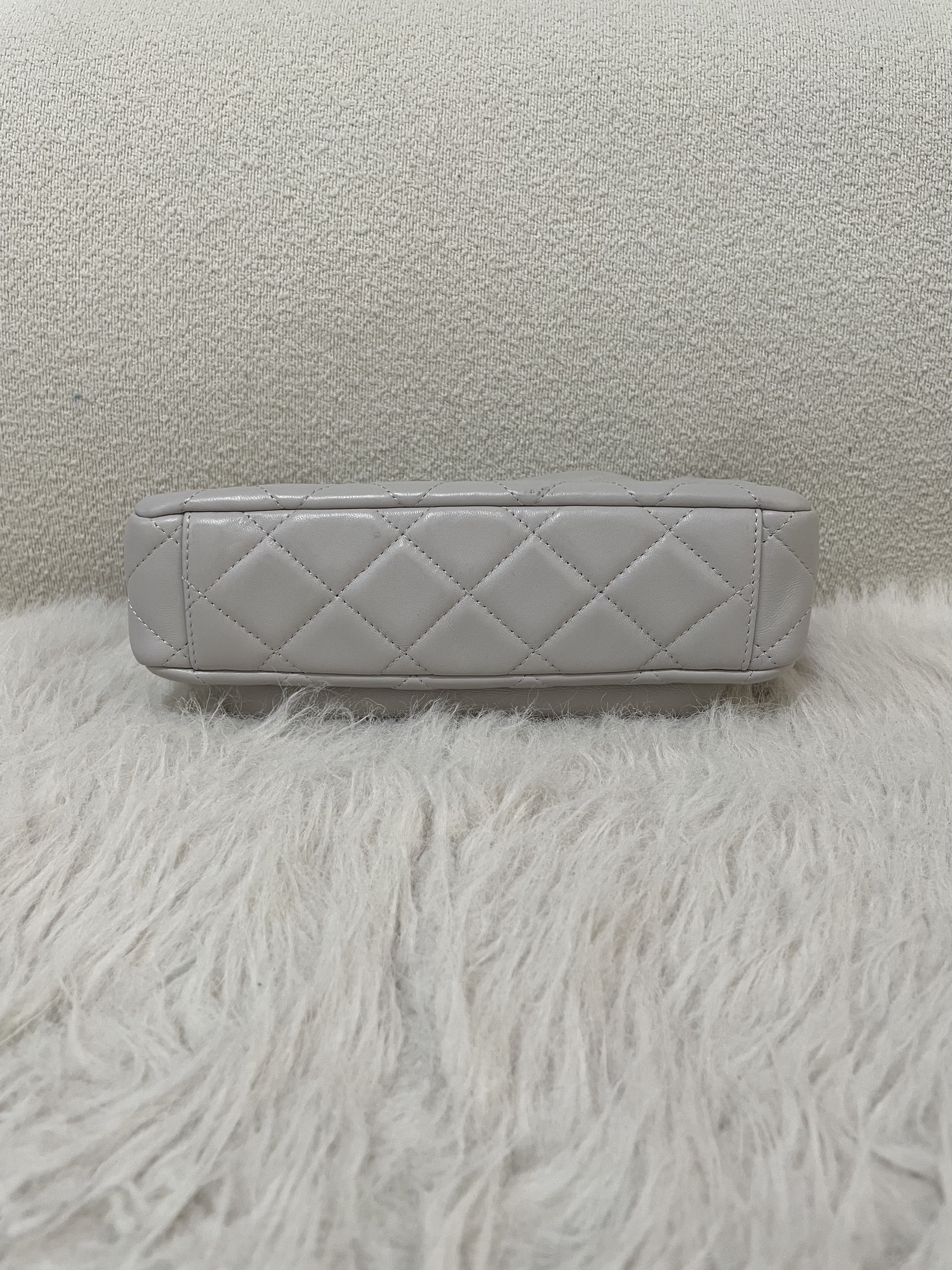 Pre-owned Chanel camera bag/ Product Code: 26031007