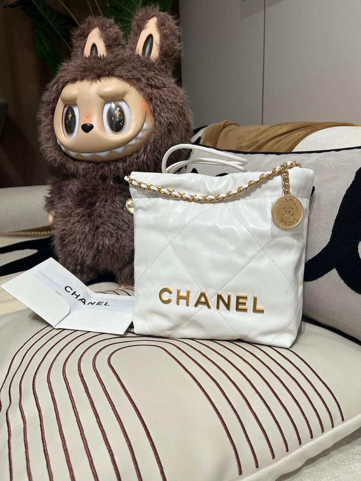 全新 Chanel 22 mini Calfskin白色牛皮金扣 100%Authentic ,全新100%new ✅收據✅晶片✅塵袋✅box