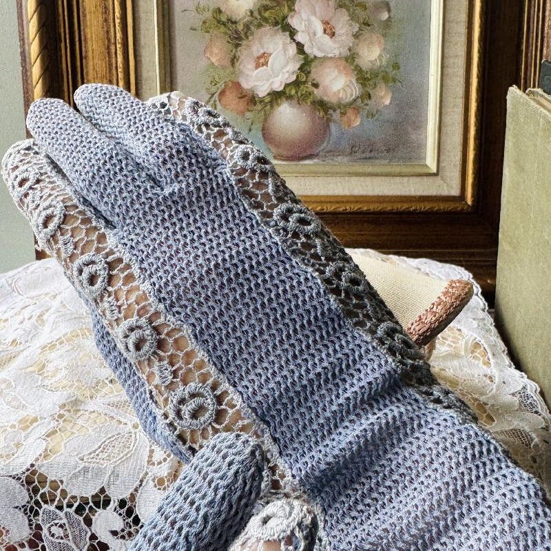Vintage Mid-Century Purplish Blue Hand Crochet Elegant Gloves - 7"(MT2321)
