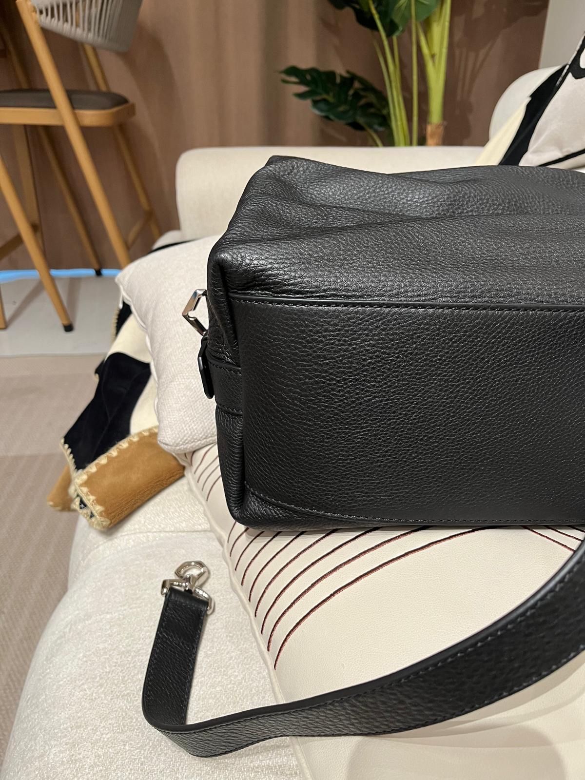 Givenchy Calfskin Nightingale 2 Way Bag 100%Authentic,98%new ✅dust bag