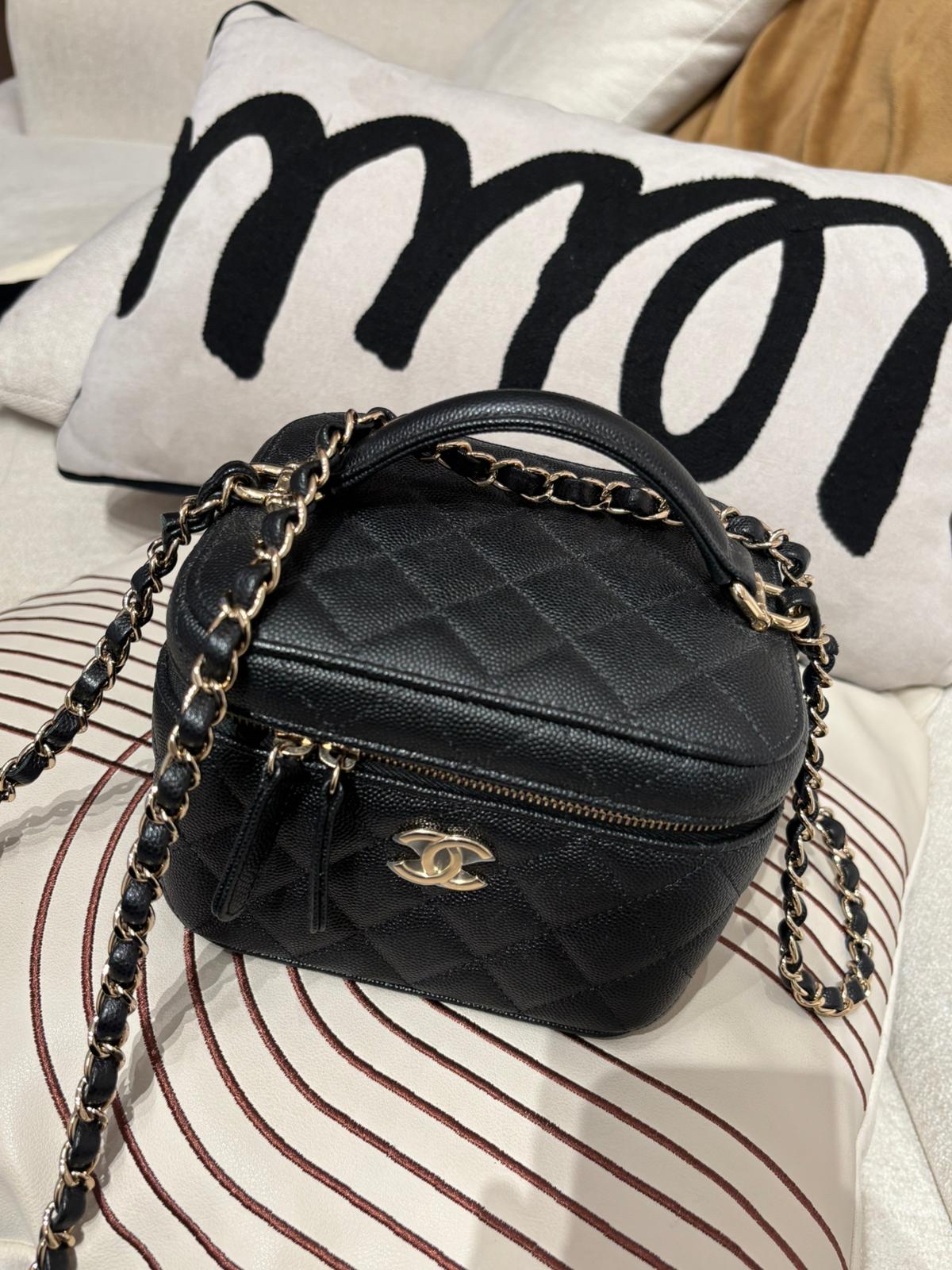 Chanel Vanity With Chain Large 100% Authentic , 98%New ✅Dust bag ✅Box