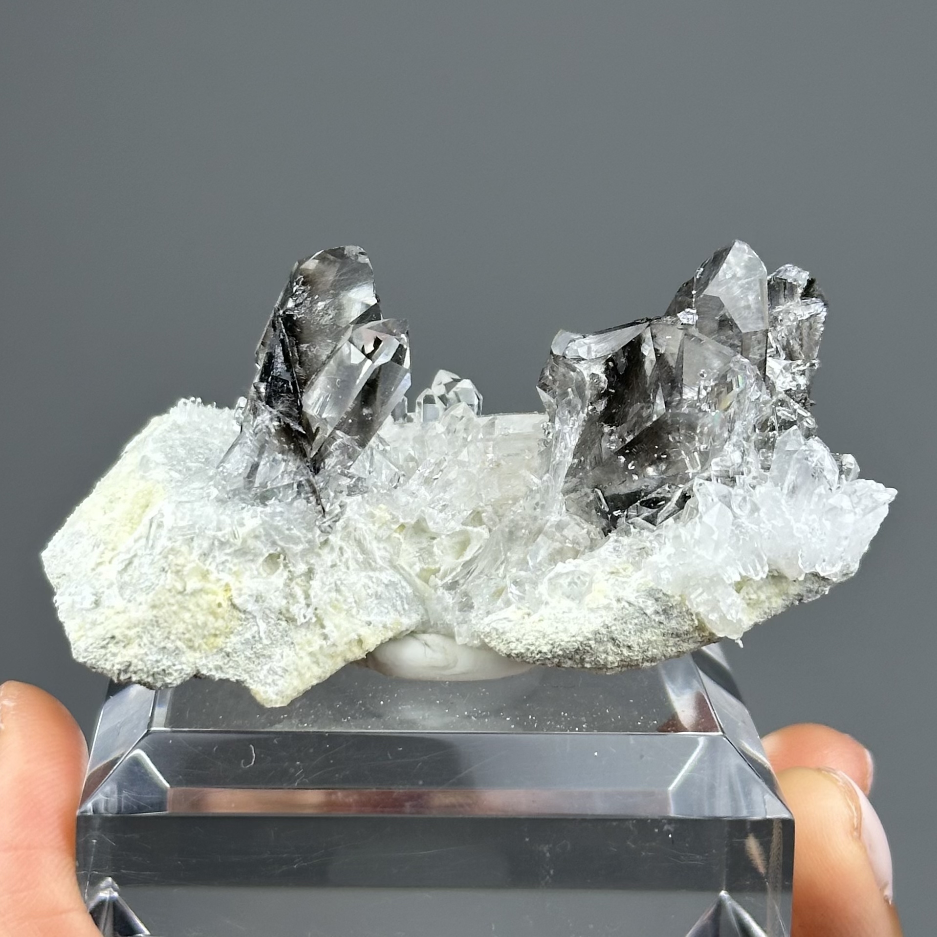 黑銀鈦水晶簇 - Brookite and Rutile Quartz | RU010