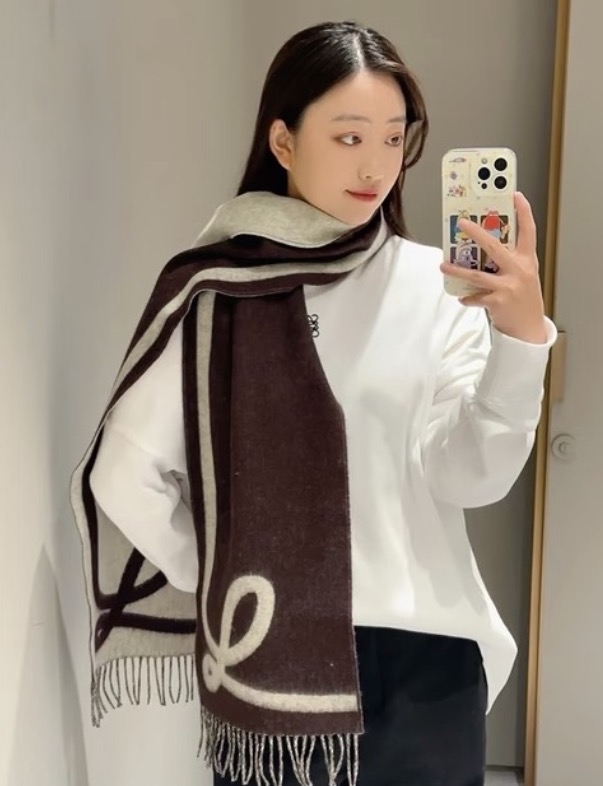 限時優惠✨新款🆕訂貨🍒Loewe 雙面Scarf in wool and cashmere 簡約logo 不浮誇，冬天斷貨~ Size 28x180cm