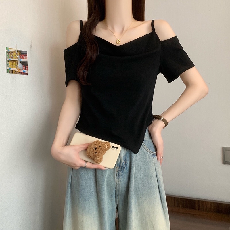 B177(16293) 韩版纯欲风显瘦一字双吊带露肩下摆斜开角黑上衣 