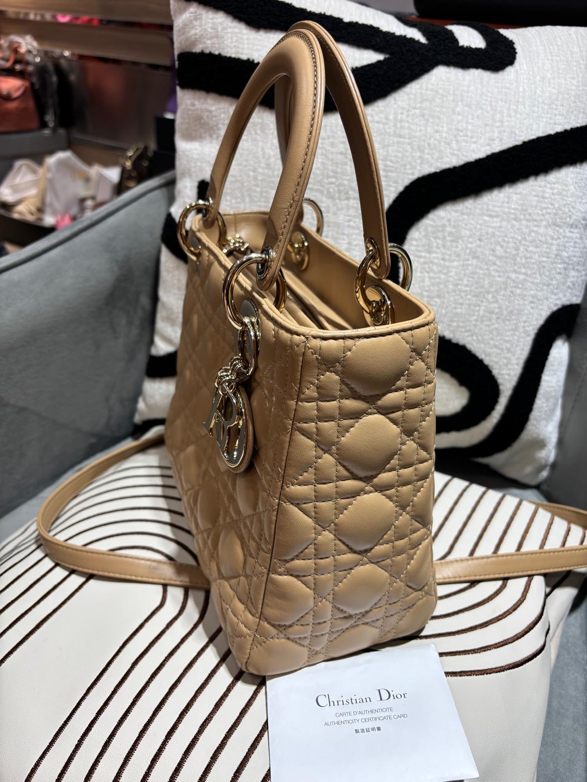 Dior lady Dior medium beige 100%Authentic, 98%new ✅ certificate card✅塵袋