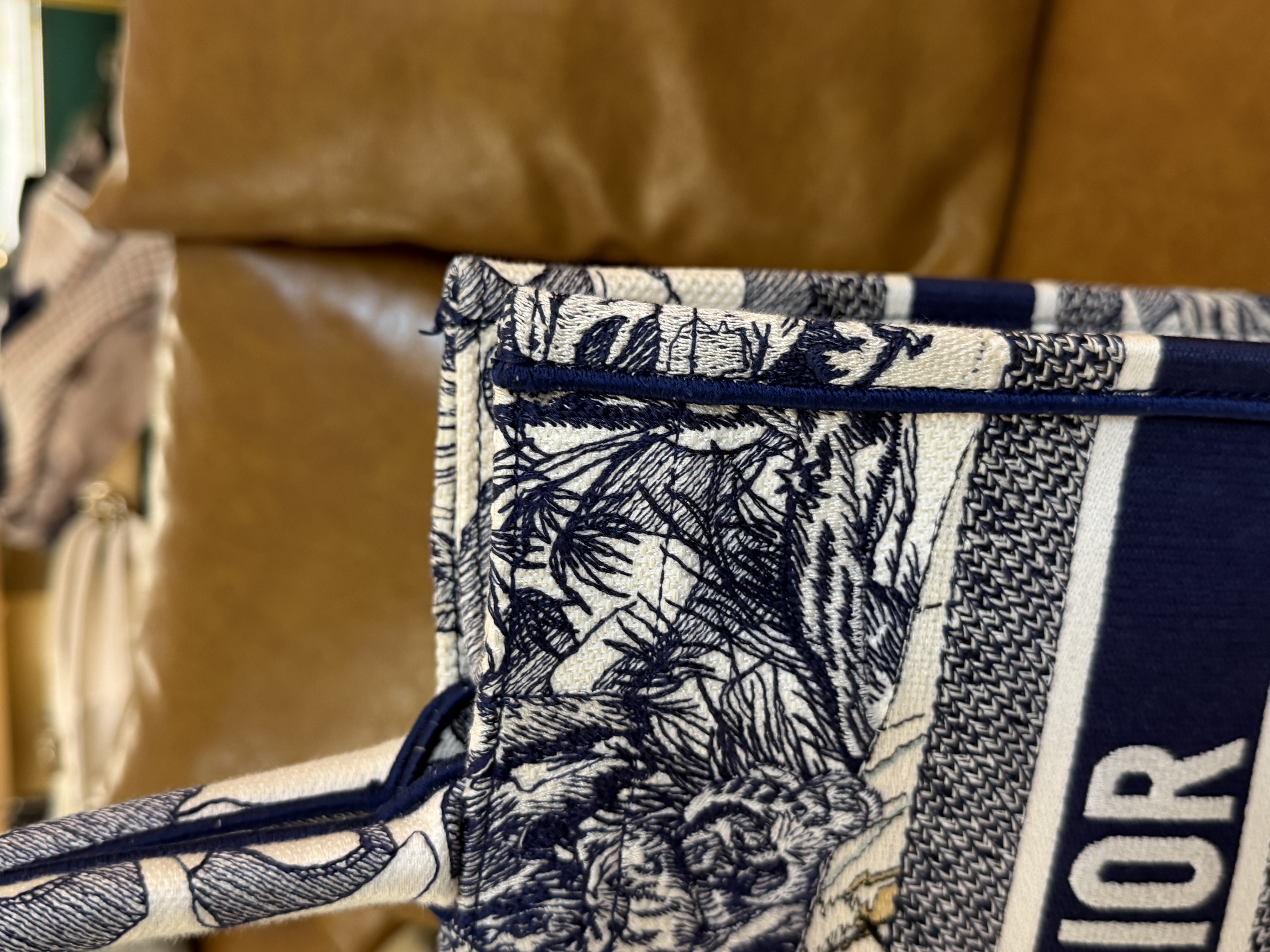直播貨品 |  [1個-$100 2個-$300］J35