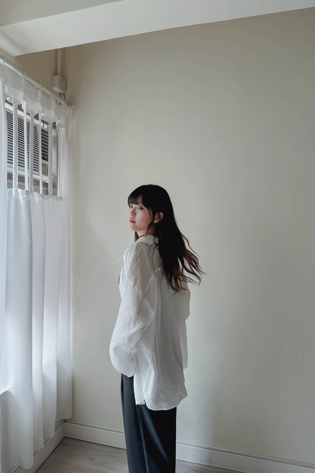 空氣感透膚後扣帶襯衫 (兩色入)