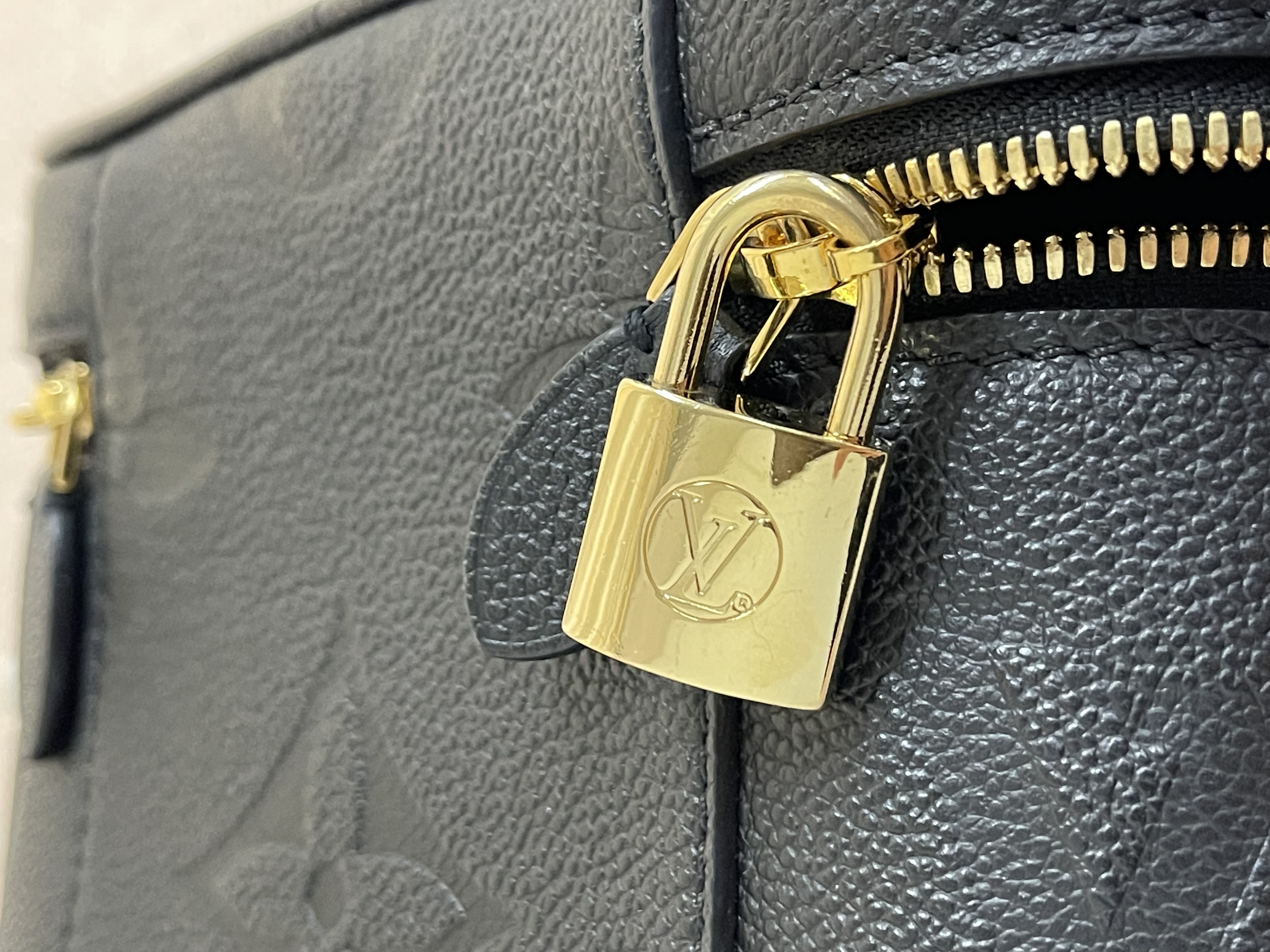 Pre-owned Louis Vuitton Monogram Empreinte Vanity Caae/ Product Code: 26053004