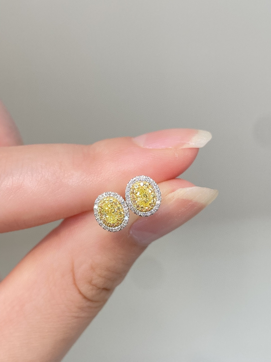 18K Yellow Diamond Earrings 