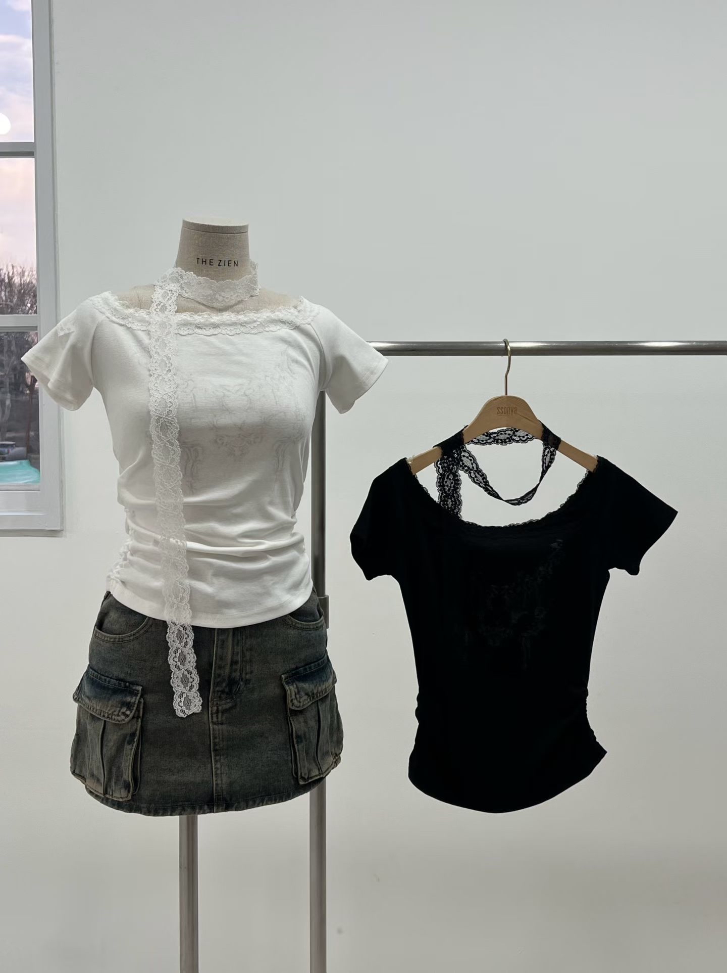 韓國Lacy 塗鴉圖案一字膊+掛巾