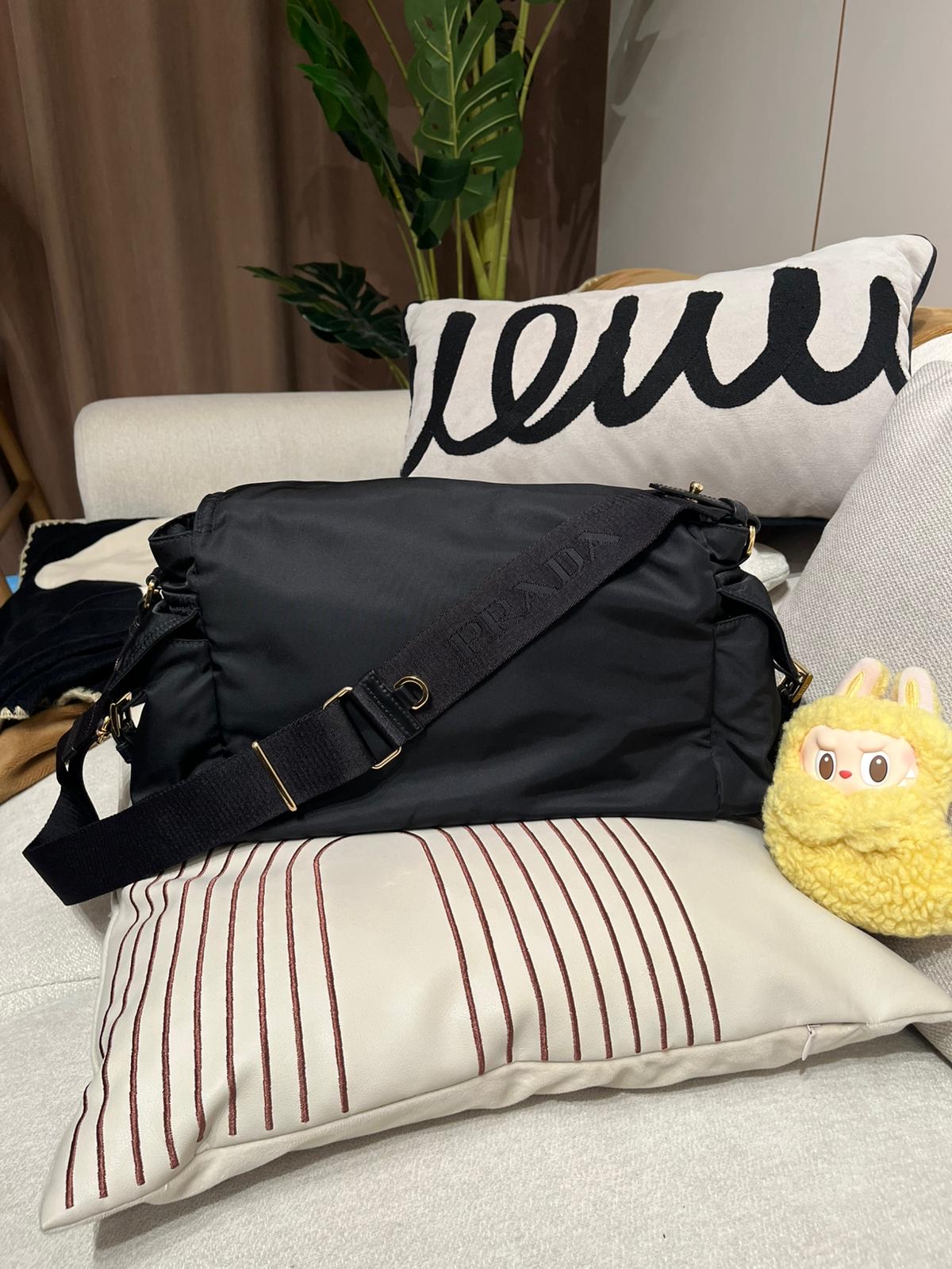 PRADA Re-Nylon Explore 2 way bag 1BD391, 100%aauthentic, 98%New ✅收據副本 ✅Dust bag