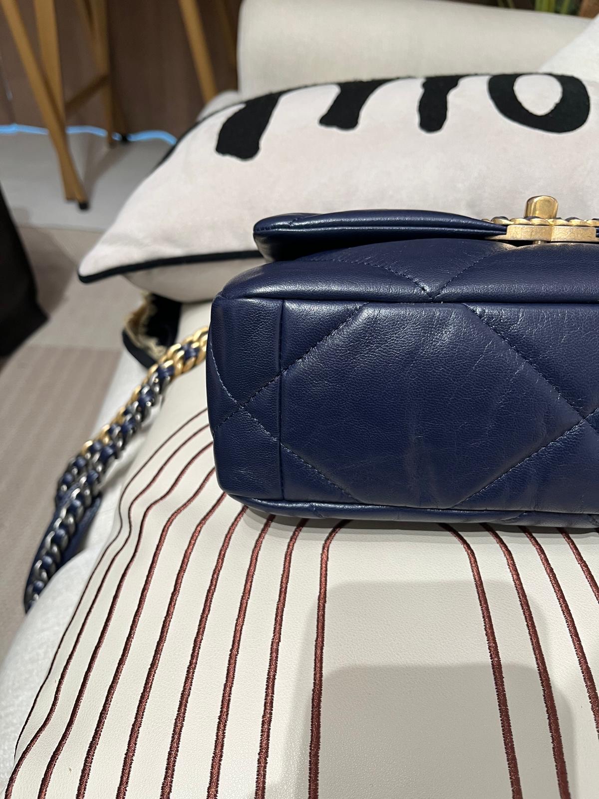 Chanel 19 small navy 26cm AS1160 100%Authentic,98%new ✅30card✅dust bag✅box