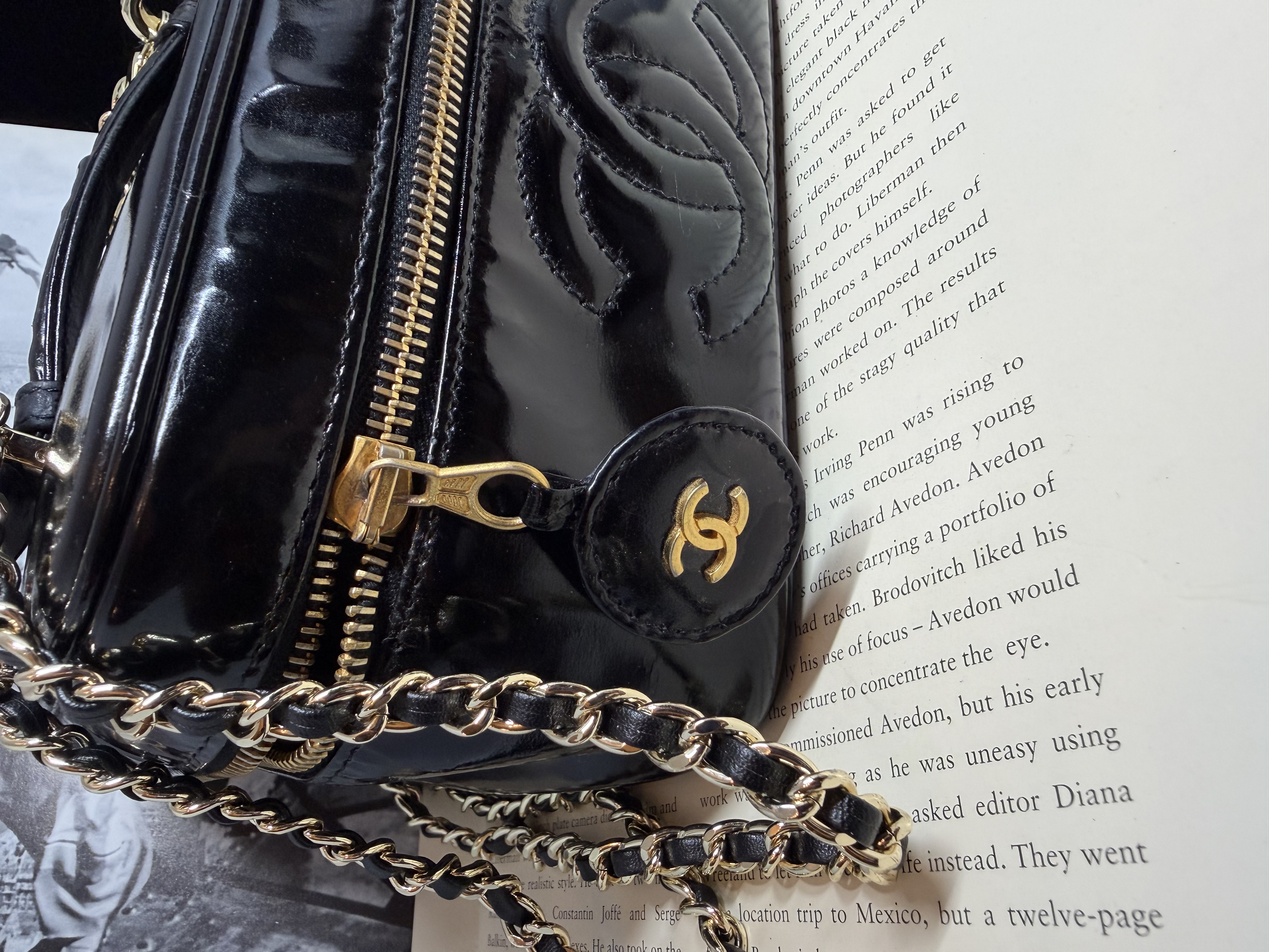 vintage chanel cc vanity case black patent leather