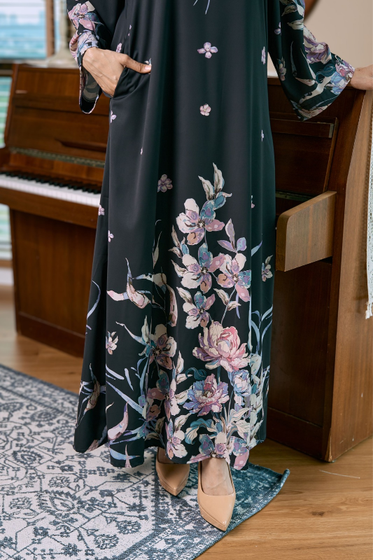 DILLA in Black Batik