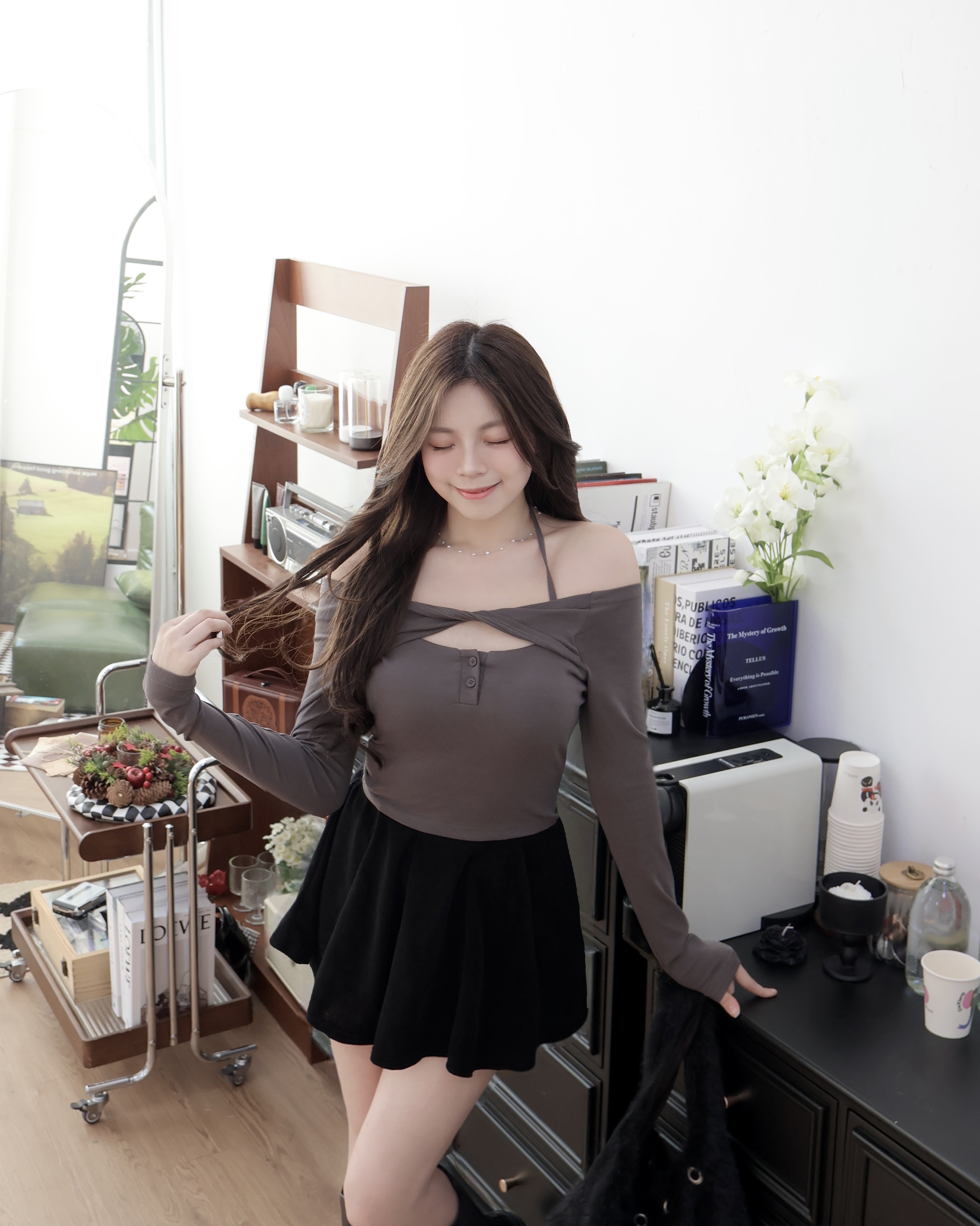 【 ⋆⚡️🖤回頭率100✨小心機 & 方便性兼備！鏤空扭結掛頸連PAD上衣˶˙ᵕ˙ )ﾉﾞ】 Psycho Twist Crop Top(三色入)