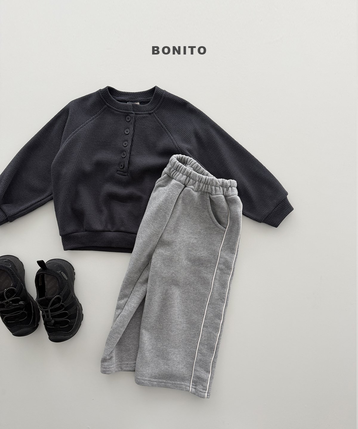 Bonito | Henley Neck Sweatshirt