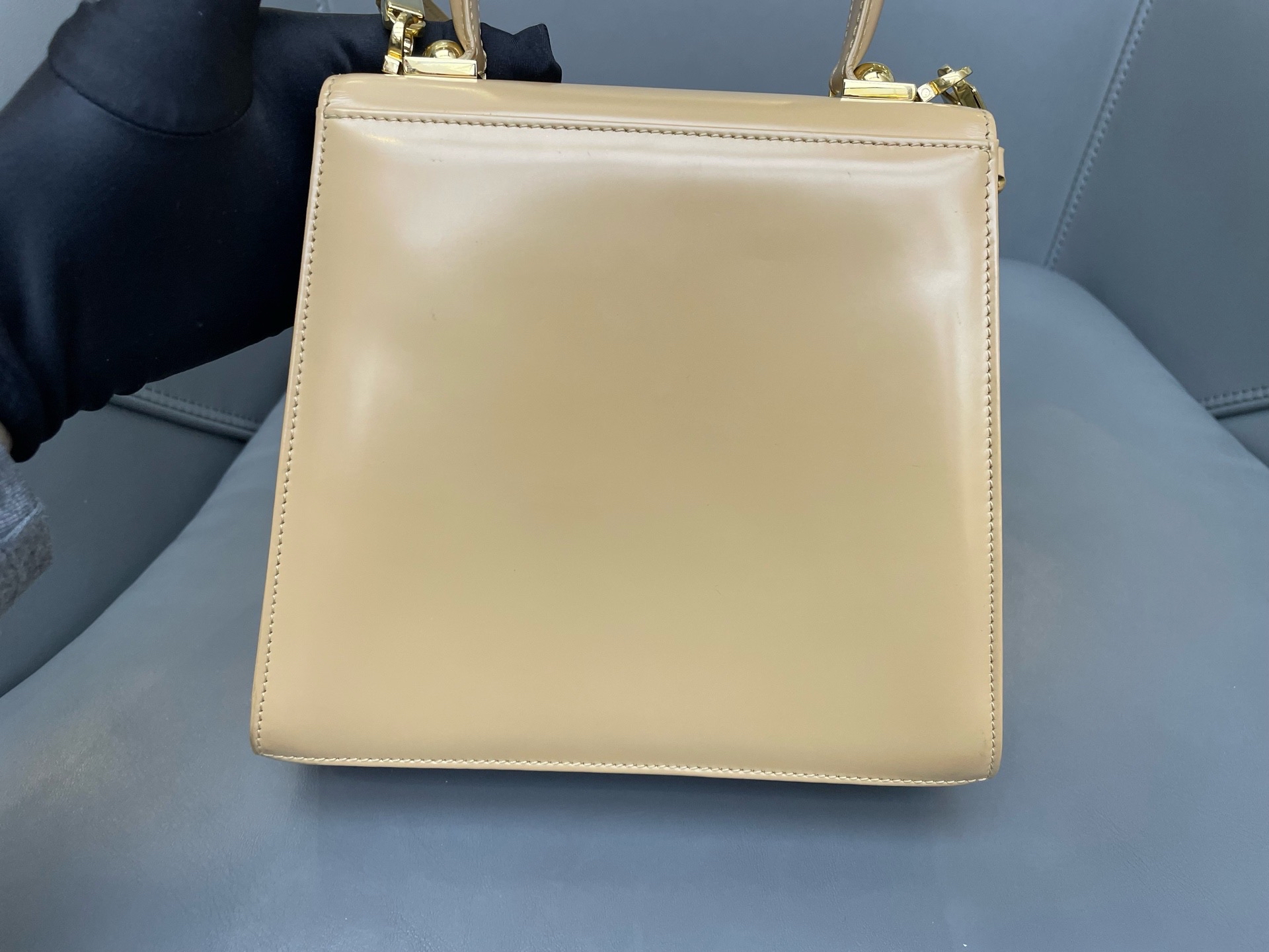 【預訂貨品】Ferragamo現代款奶茶色mini tote