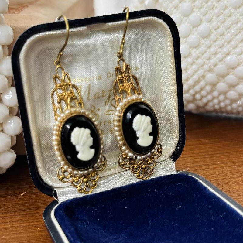 Vintage Recomposed Czechoslovakian Black Glass Cameo Pearl Hook Earrings (B131)