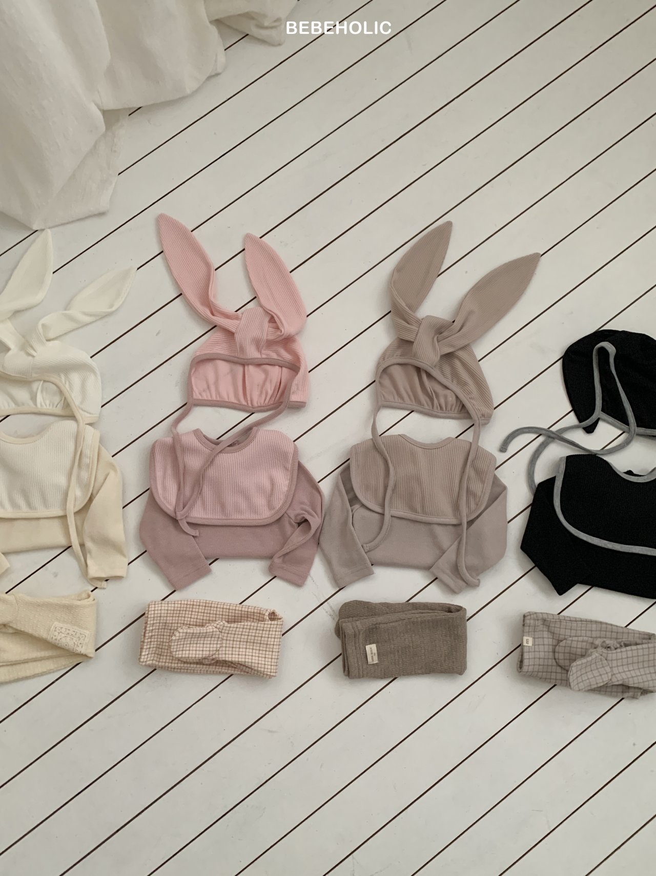 🌸預訂 韓國直送🌸🇰🇷BEBEHOLIC四色兔仔帽包屁衣圍兜三件套裝