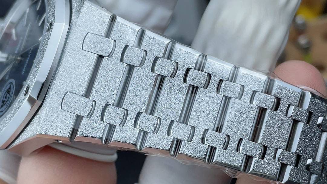 爱彼皇家橡树系列冰霜金自动机械腕表