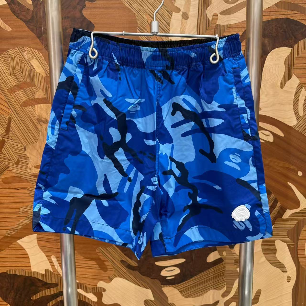 AAPE Moonface camo shorts (C693)