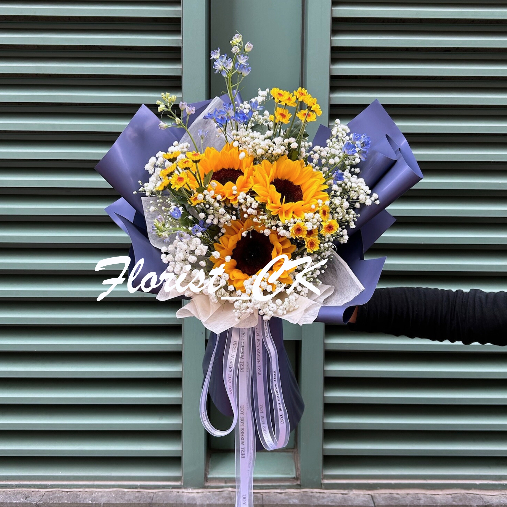 【2026 畢業鮮花推介】Helios Triumph 寶藍花紙款｜向日葵鮮花花束  (預訂款)