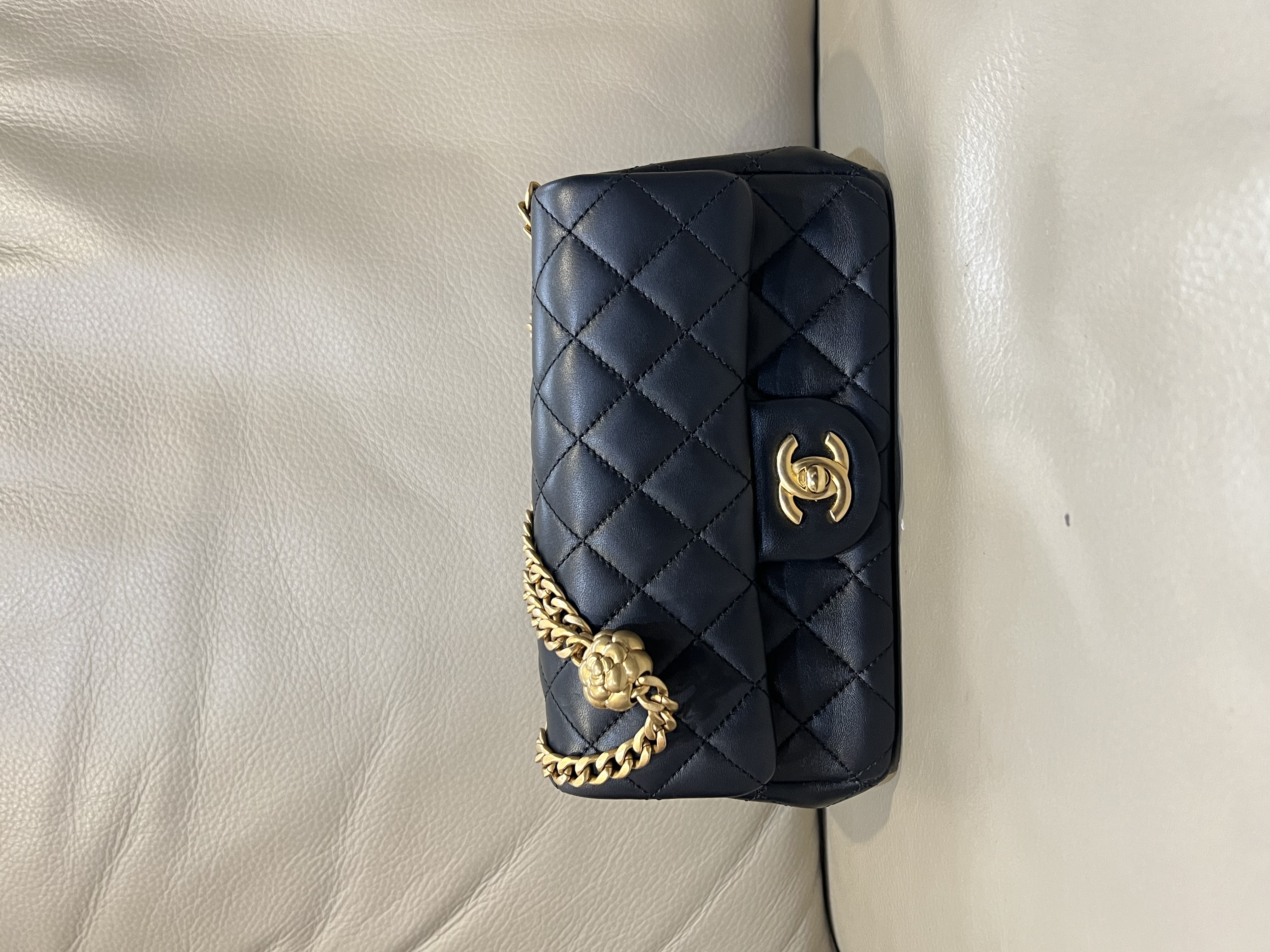 Pre-Owned CHANEL Small Flap Bag / Product Code: 26040521