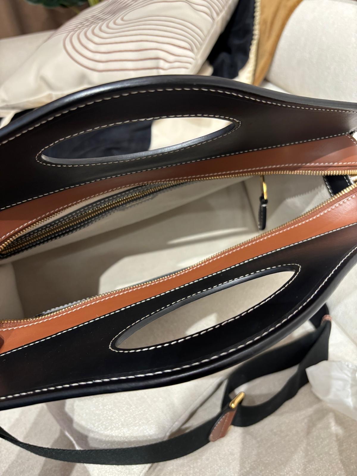 BURBERRY POCKET bag large 2WAY BAG ,100%Authentic ,98%new  ✅strap✅dust bag