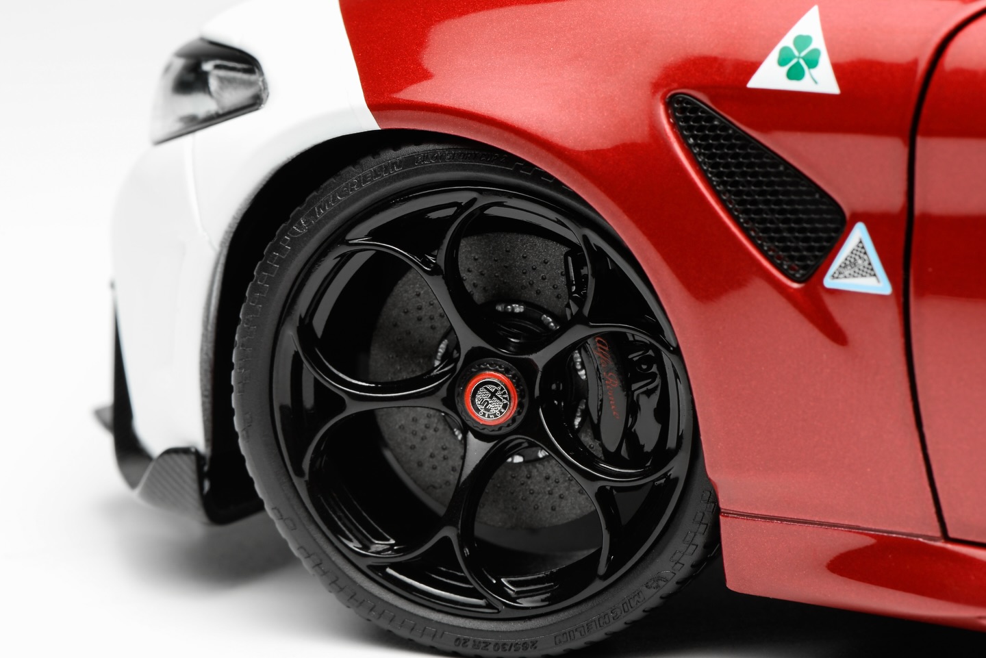 *READY STOCK MOTORHELIX 1/18 Alfa Romeo Giulia GTAm Diecast model Red Italy Livery #69