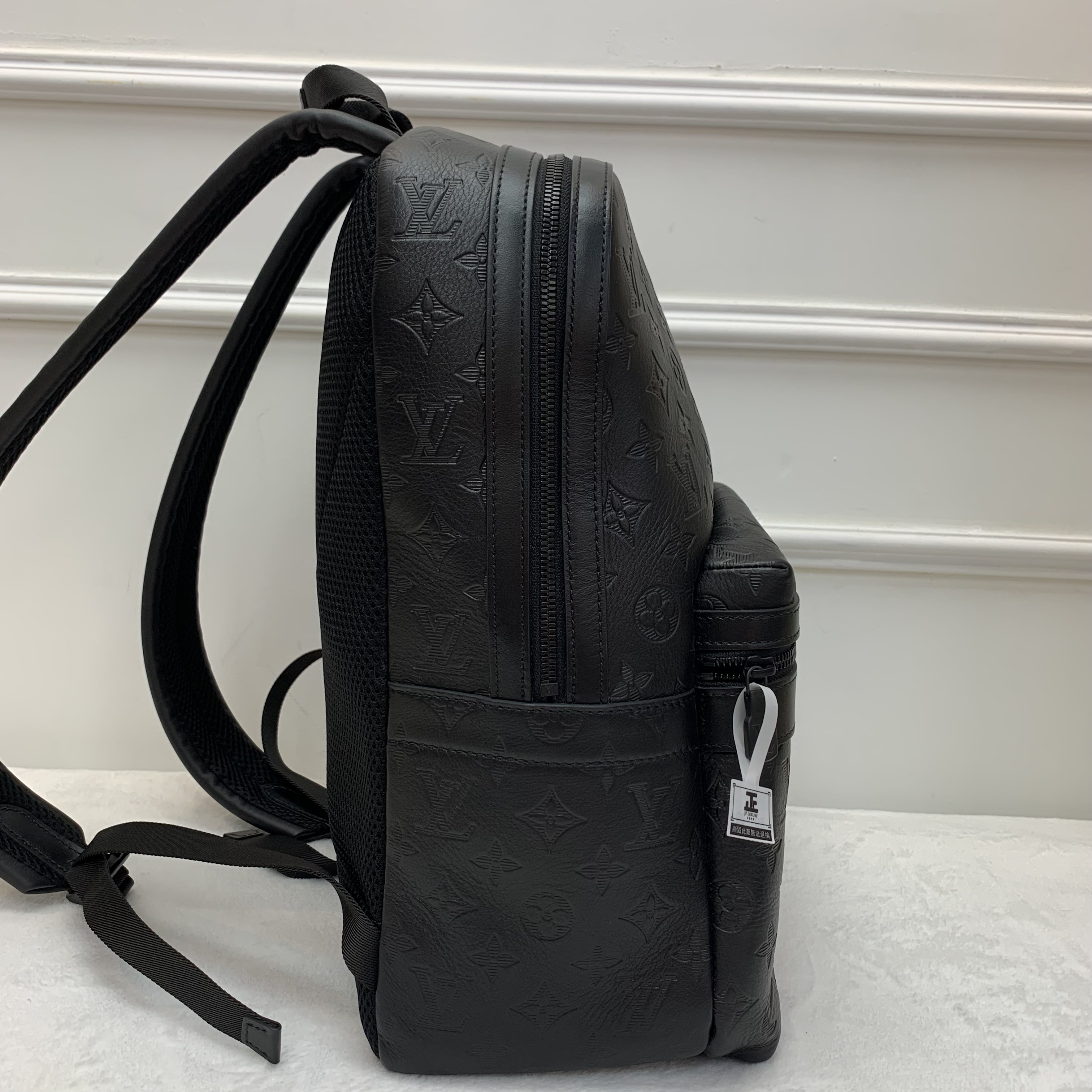 LV Discovery Backpack  LV男士背包