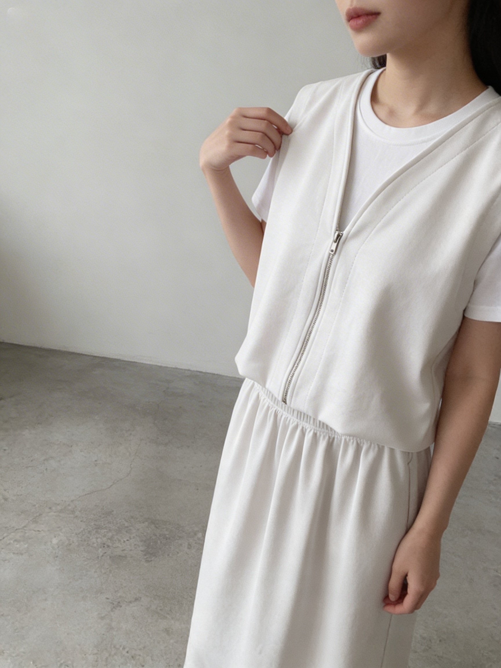 杏色V領拉鍊短袖上衣 + 鬆緊中長裙套裝